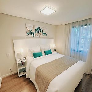 Deluxe Queen Suite